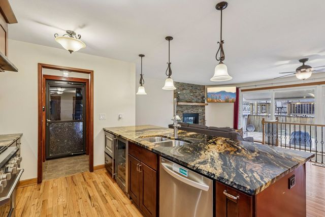 902 Arbor Court, Wheaton, IL 60189