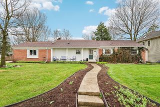 902 Arbor Court, Wheaton, IL 60189