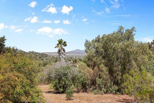 1520 Merritt Drive, El Cajon, CA 92020