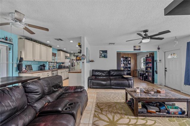 4450 SW 24th St, Fort Lauderdale, FL 33317