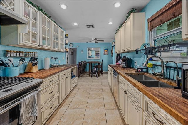 4450 SW 24th St, Fort Lauderdale, FL 33317