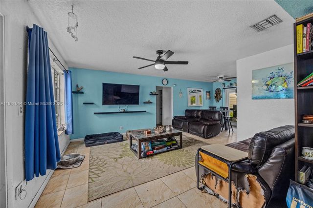 4450 SW 24th St, Fort Lauderdale, FL 33317