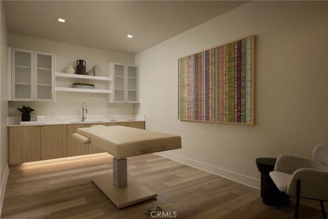 21010 Erwin Street PH745, Woodland Hills, CA 91367