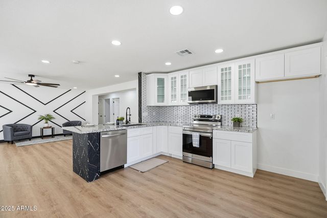 5658 E FLOSSMOOR Avenue, Mesa, AZ 85206