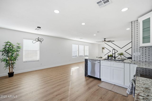 5658 E FLOSSMOOR Avenue, Mesa, AZ 85206