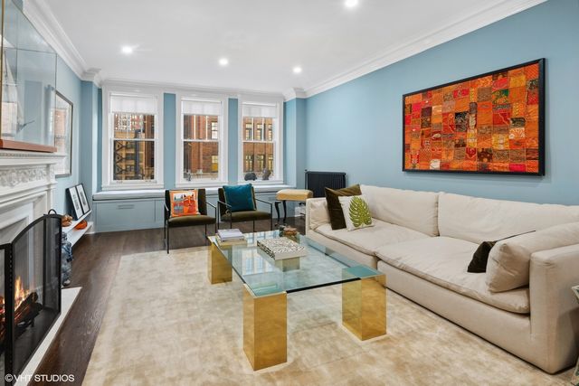 3300 N Lake Shore Drive 4E, Chicago, IL 60657