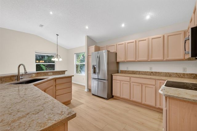 17035 SE 94TH BERRIEN COURT, The Villages, FL 32162