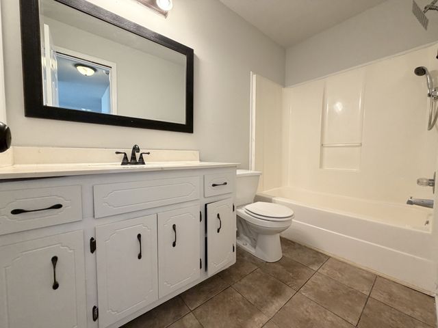 3244 S Senseney Cir, Clarksville, TN 37042