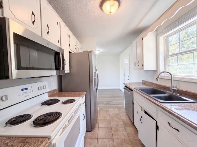 3244 S Senseney Cir, Clarksville, TN 37042