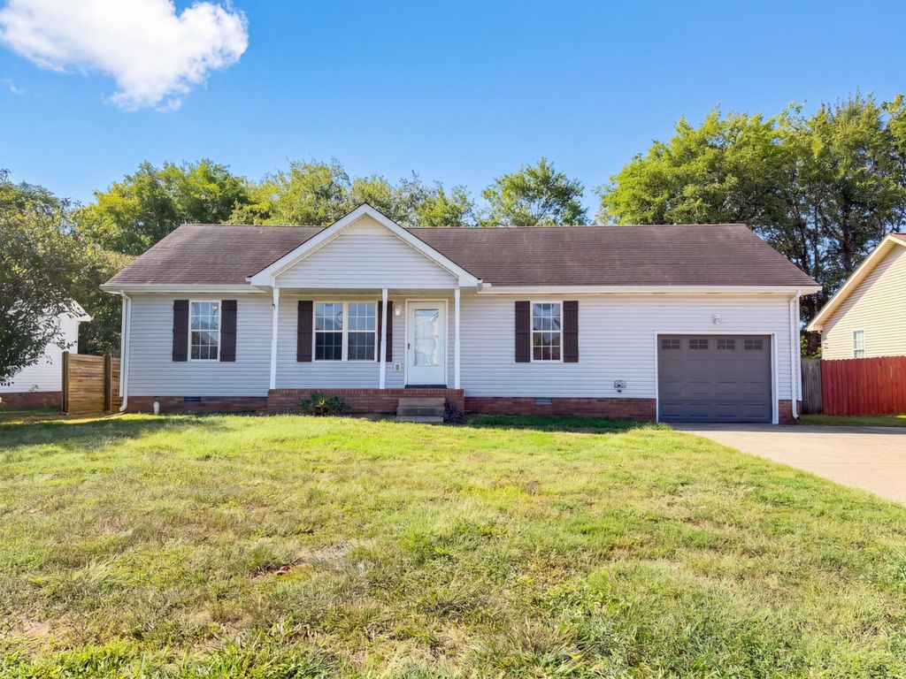 3244 S Senseney Cir, Clarksville, TN 37042