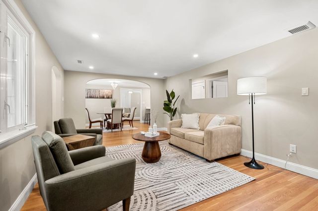 108 Westford, Chelmsford, MA 01824