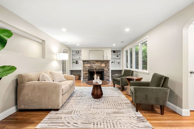 108 Westford, Chelmsford, MA 01824