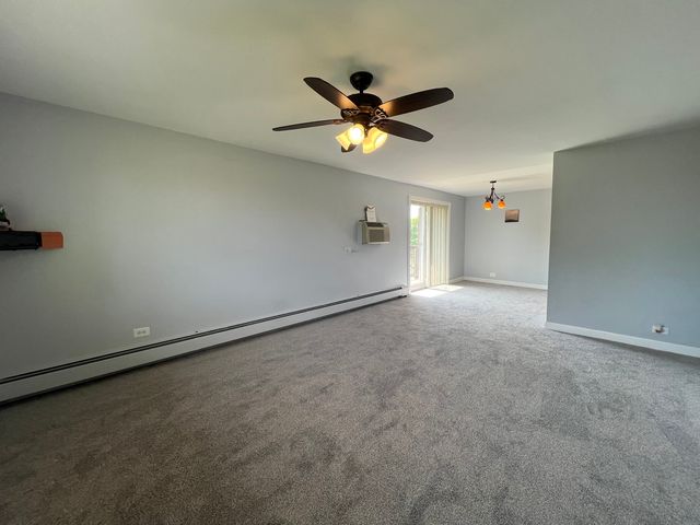 1880 Bonnie Lane 302, Hoffman Estates, IL 60169