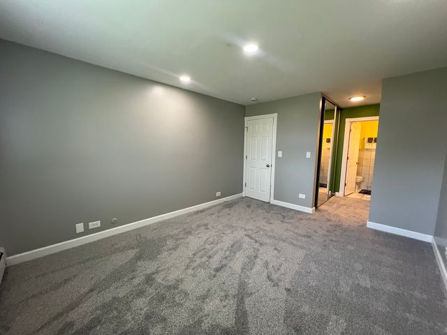 1880 Bonnie Lane 302, Hoffman Estates, IL 60169