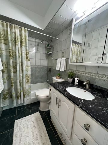 1880 Bonnie Lane 302, Hoffman Estates, IL 60169