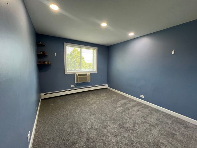 1880 Bonnie Lane 302, Hoffman Estates, IL 60169