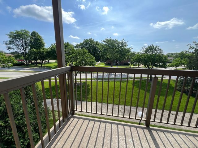 1880 Bonnie Lane 302, Hoffman Estates, IL 60169