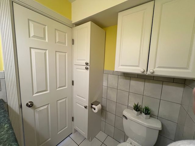 1880 Bonnie Lane 302, Hoffman Estates, IL 60169