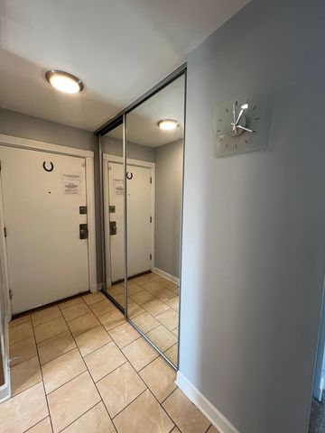 1880 Bonnie Lane 302, Hoffman Estates, IL 60169