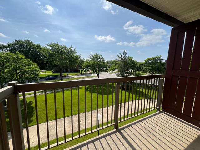 1880 Bonnie Lane 302, Hoffman Estates, IL 60169