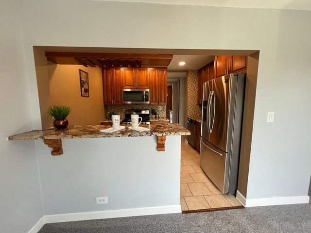 1880 Bonnie Lane 302, Hoffman Estates, IL 60169