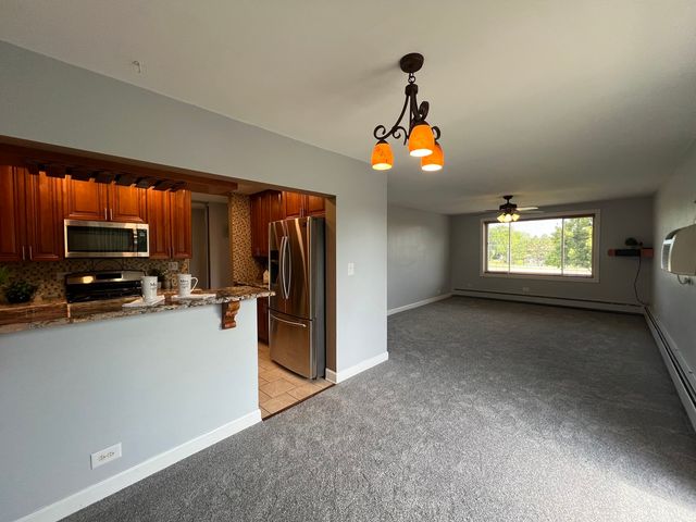 1880 Bonnie Lane 302, Hoffman Estates, IL 60169