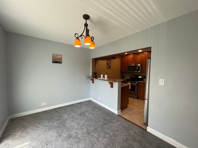 1880 Bonnie Lane 302, Hoffman Estates, IL 60169