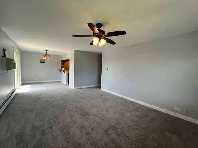 1880 Bonnie Lane 302, Hoffman Estates, IL 60169