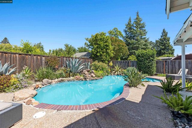 616 Minert Rd, Walnut Creek, CA 94598