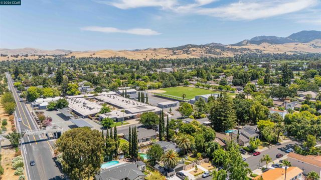 616 Minert Rd, Walnut Creek, CA 94598
