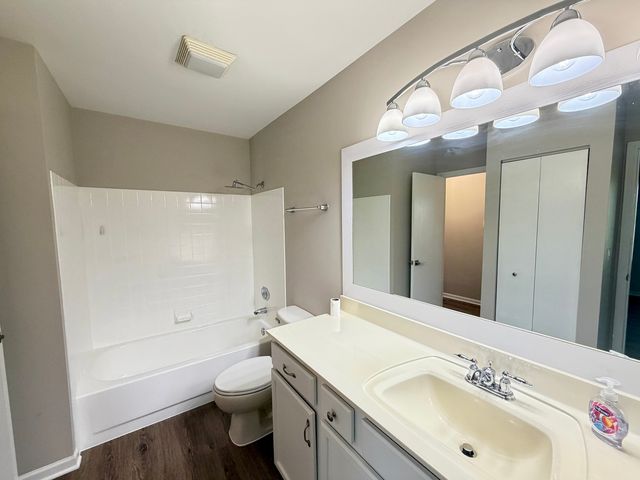 127 Glengarry Drive 307, Bloomingdale, IL 60108