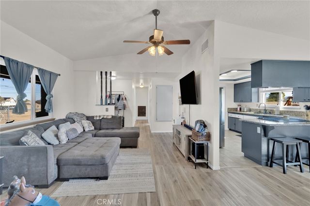 13647 Mesquite, Oak Hills, CA 92344