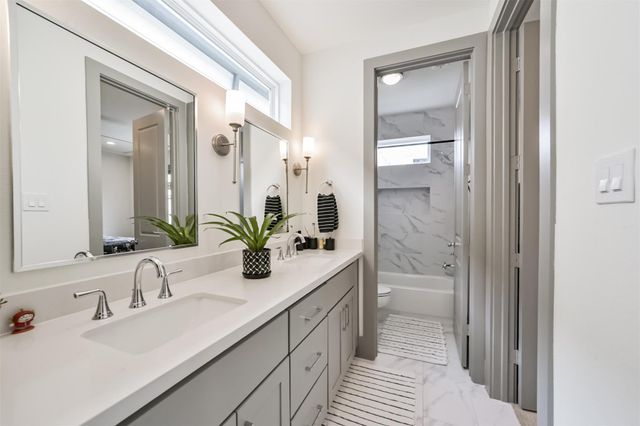 801 Fisher Street A, Houston, TX 77018