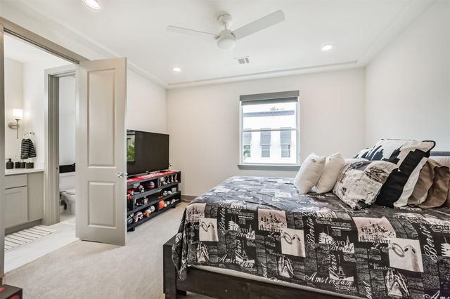801 Fisher Street A, Houston, TX 77018