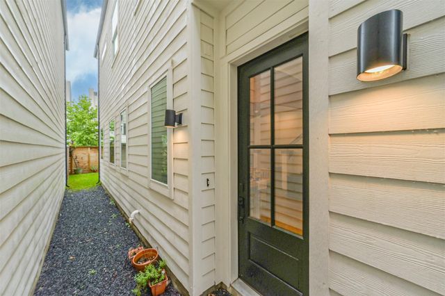 801 Fisher Street A, Houston, TX 77018