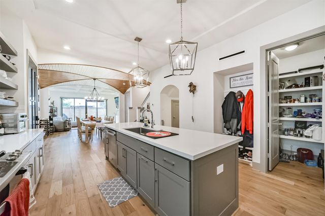 801 Fisher Street A, Houston, TX 77018