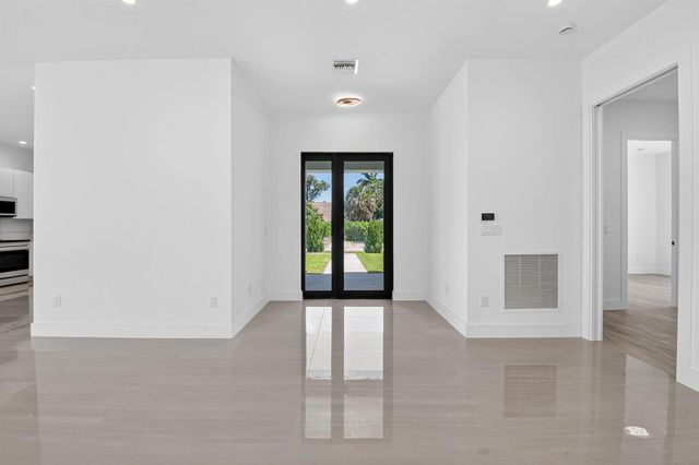 3920 Espan Court, Palm Springs, FL 33461