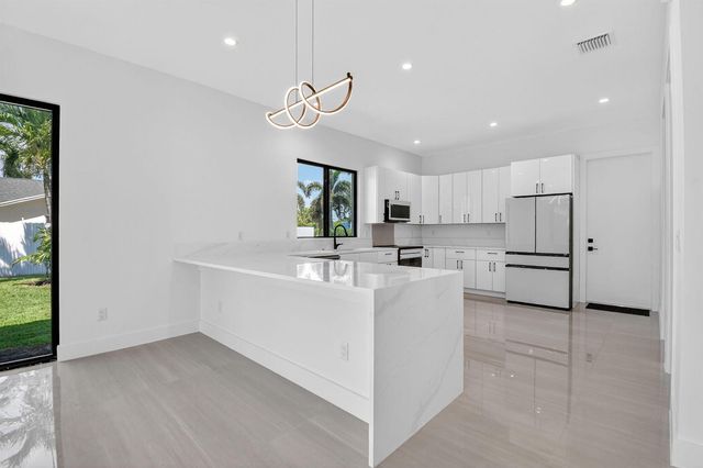 3920 Espan Court, Palm Springs, FL 33461