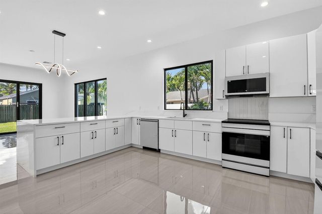 3920 Espan Court, Palm Springs, FL 33461
