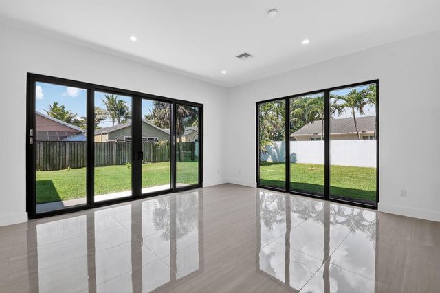 3920 Espan Court, Palm Springs, FL 33461