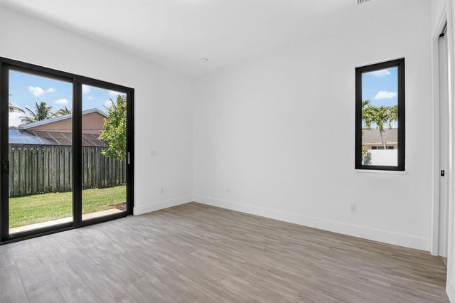 3920 Espan Court, Palm Springs, FL 33461
