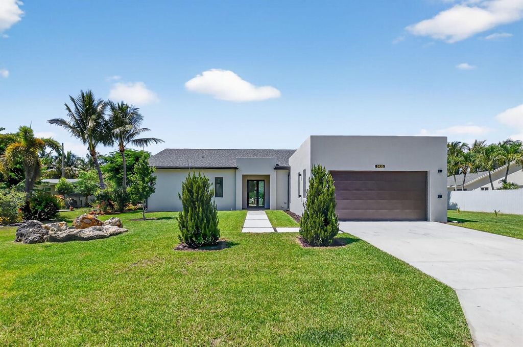 3920 Espan Court, Palm Springs, FL 33461