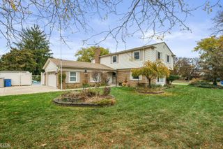 32049 Cambridge Drive, Warren, MI 48093