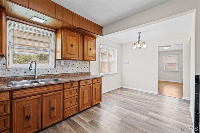 5625 Curry Avenue, St Louis, MO 63136