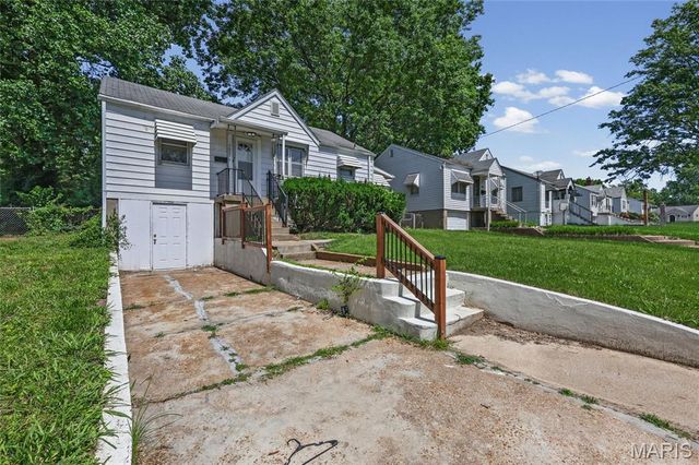5625 Curry Avenue, St Louis, MO 63136