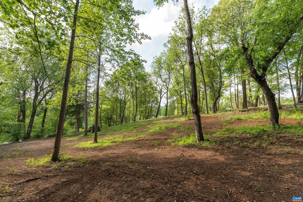4 NORTH GARDEN LN, North Garden, VA 22959