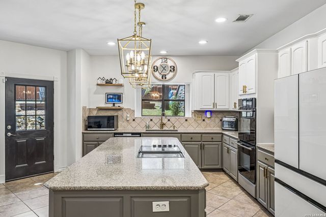 8618 London Hts, San Antonio, TX 78254