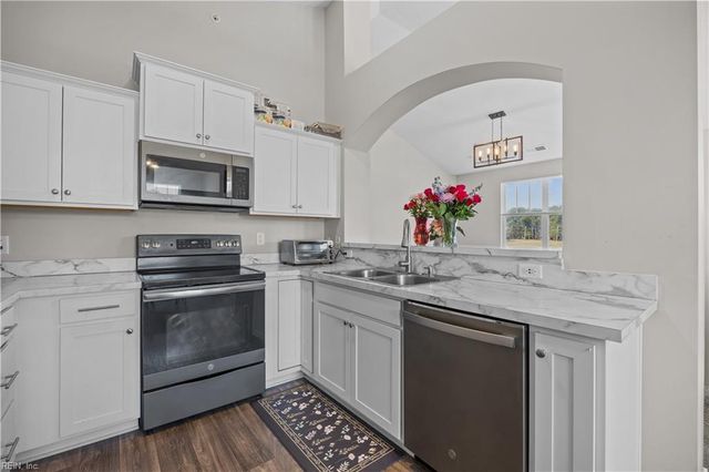 820 Celia CT, Hampton, VA 23666
