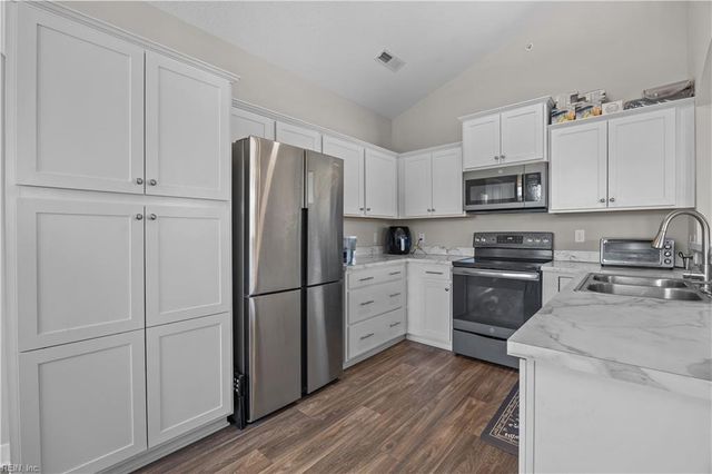 820 Celia CT, Hampton, VA 23666