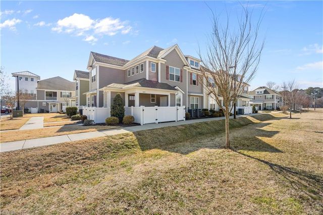 820 Celia CT, Hampton, VA 23666